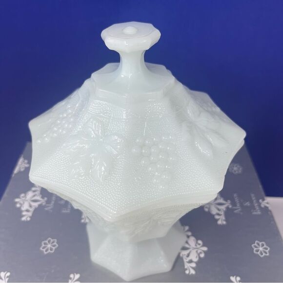 Anchor Hocking Milk Glass Pedestal Octagon Candy Dish - Picture 2 of 13